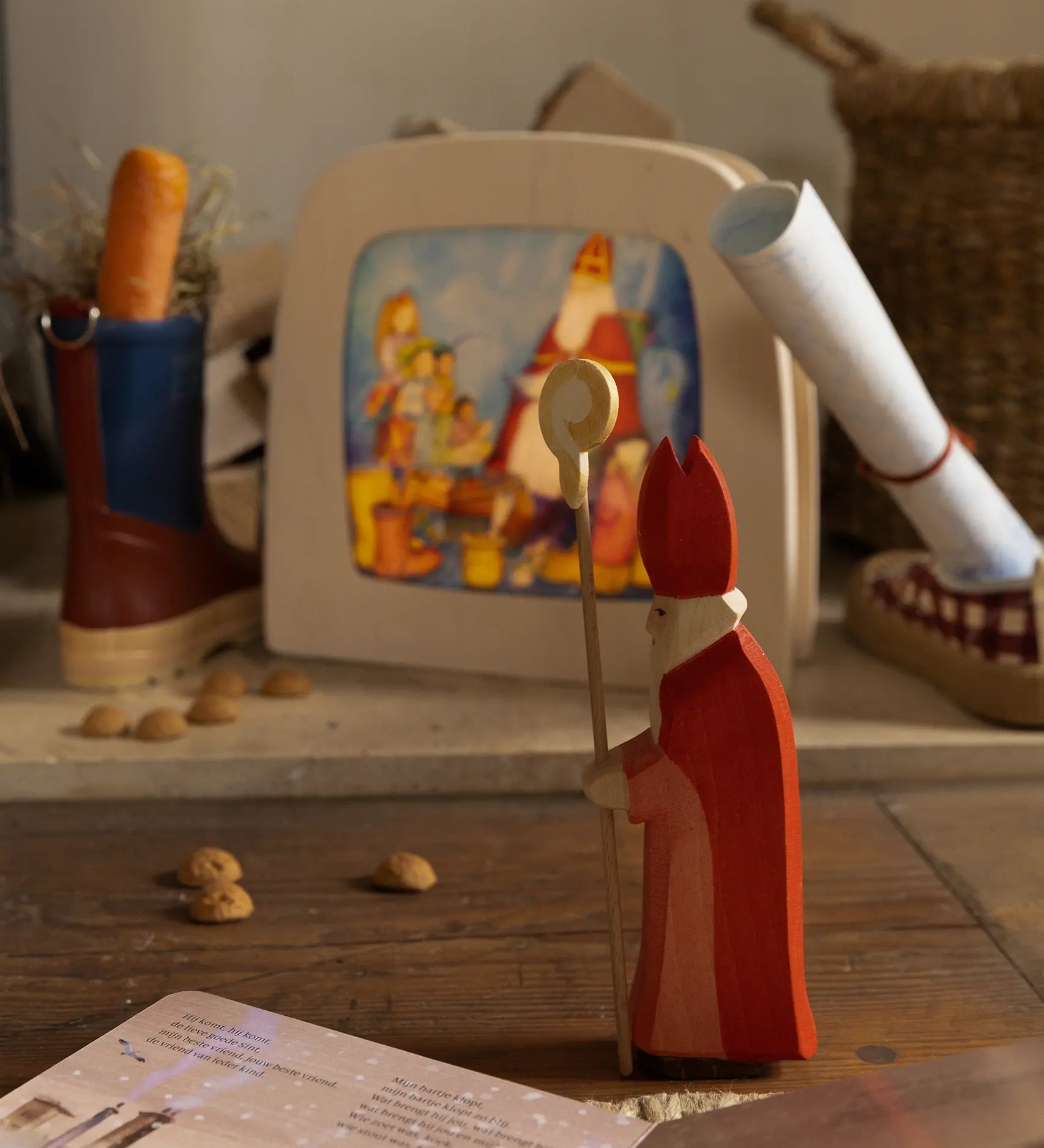 Toverlux magic kids lamp with Saint Nicholas silhouette and Ostheimer wooden figure.
