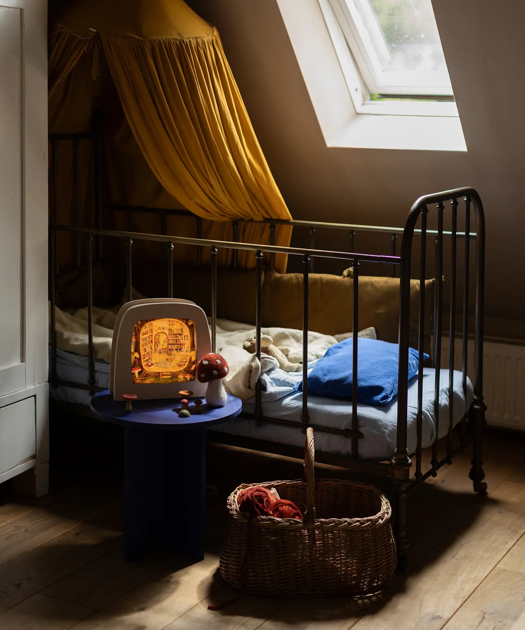 Toverlux Magic Lamp with library artwork by Mhairi Hellbrandt in child's bedroom.