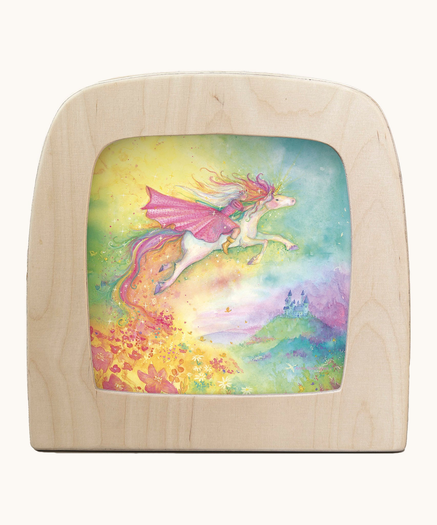 Toverlux unicorn dream silhouette by Anne illustrates that fit in a wooden magic lamp. Shows watercolour style of a flying unicorn 