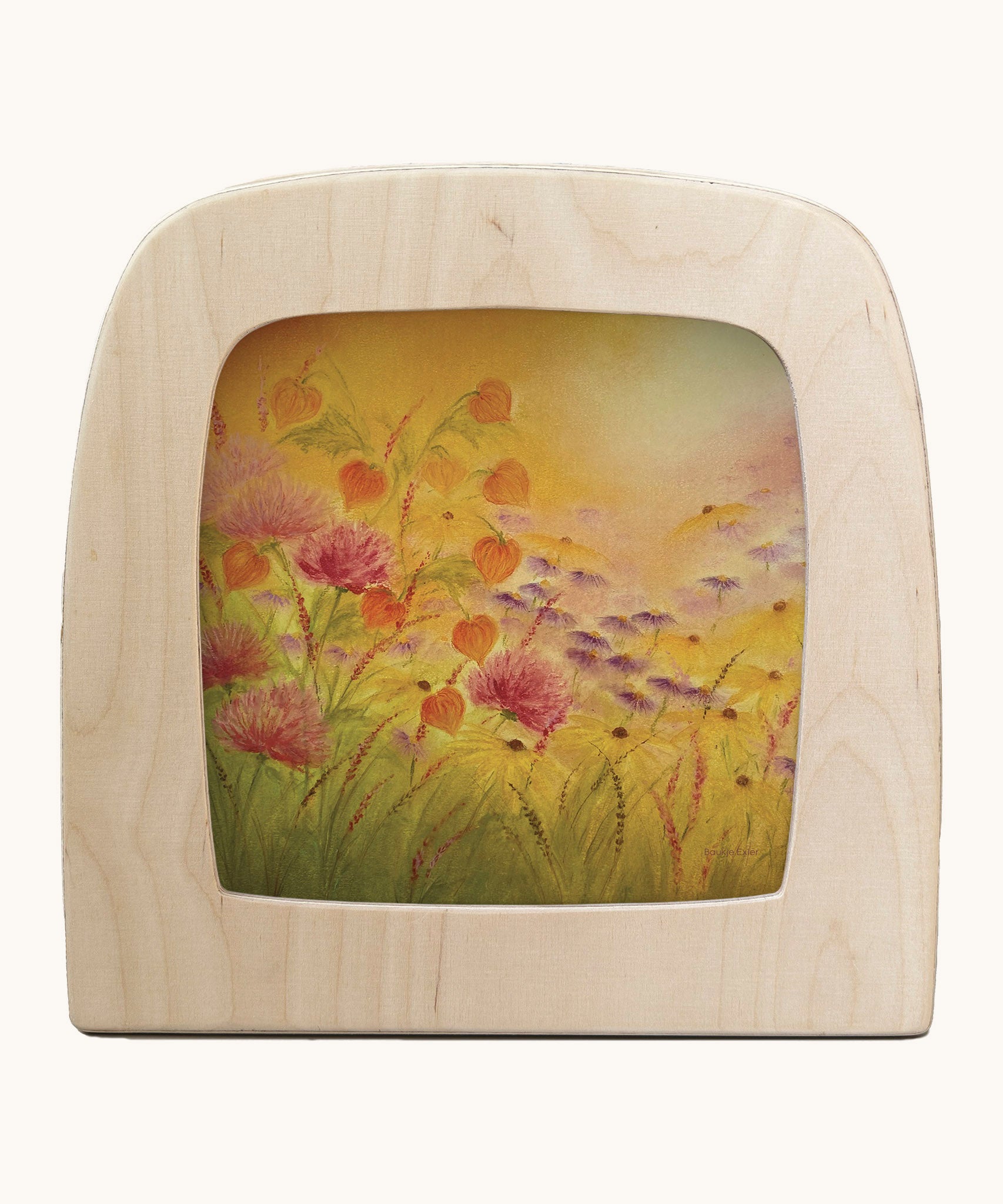 Toverlux amber fields silhouette by Baukje Exler. A pastel illustration of warm floral field. Silhouette in wooden magic lamp