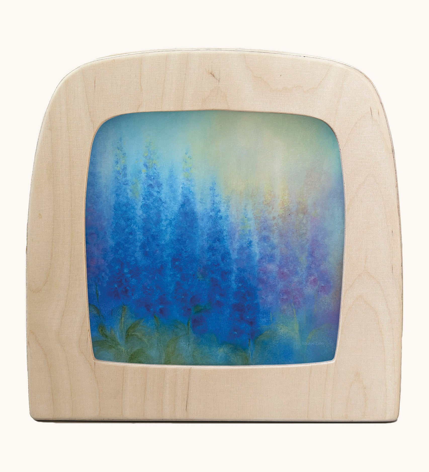 Toverlux delphinium silhouette by Baukje Exler. A pastel illustration of bluebells. Silhouette in wooden magic lamp