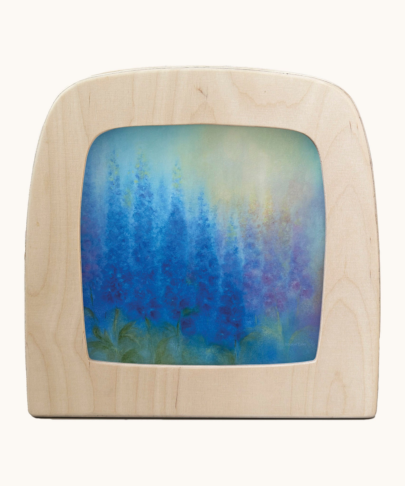 Toverlux delphinium silhouette by Baukje Exler. A pastel illustration of bluebells. Silhouette in wooden magic lamp