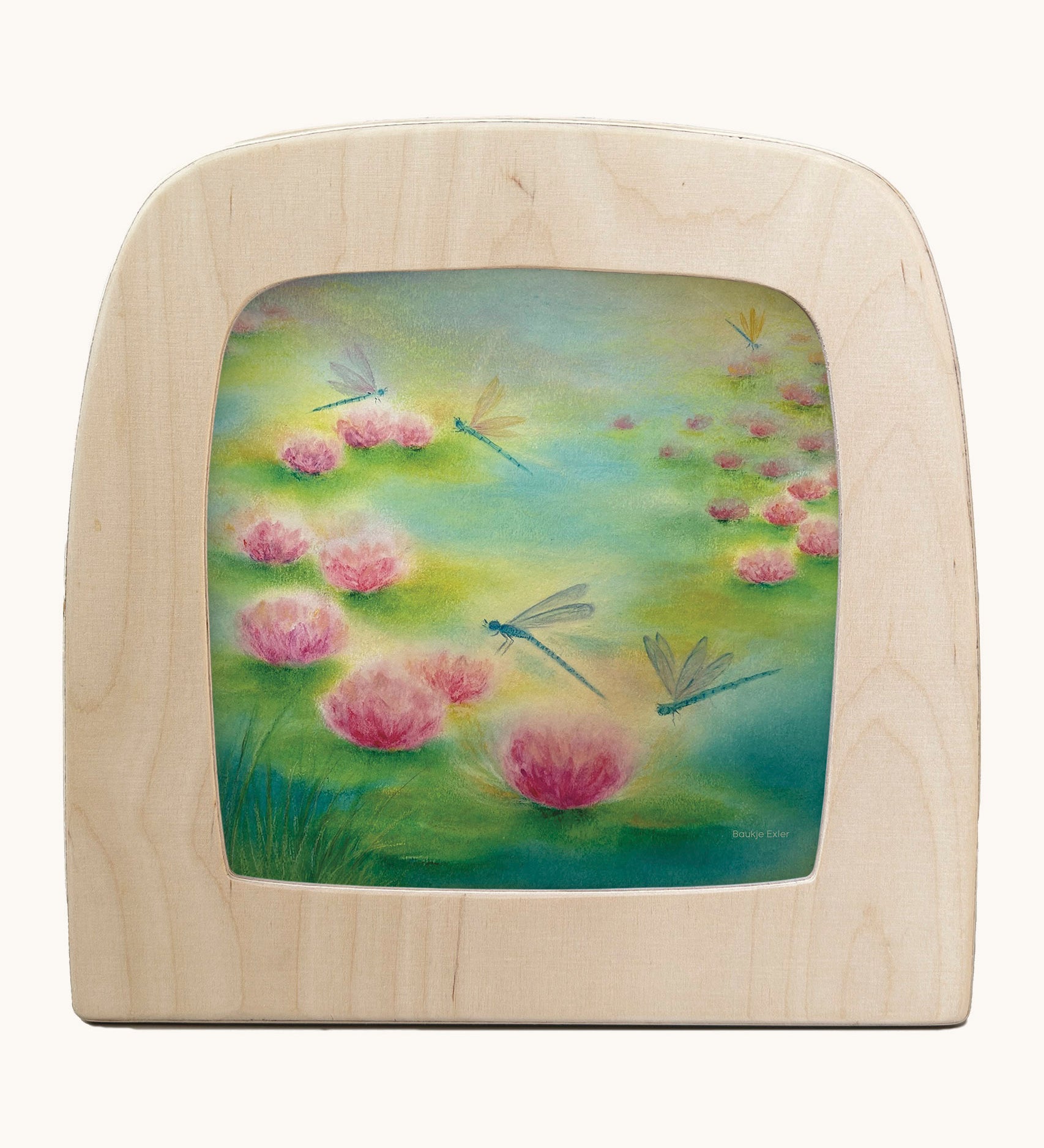 Toverlux dragonfly silhouette by Baukje Exler. A pastel illustration of flying dragonflies. Silhouette in wooden magic lamps