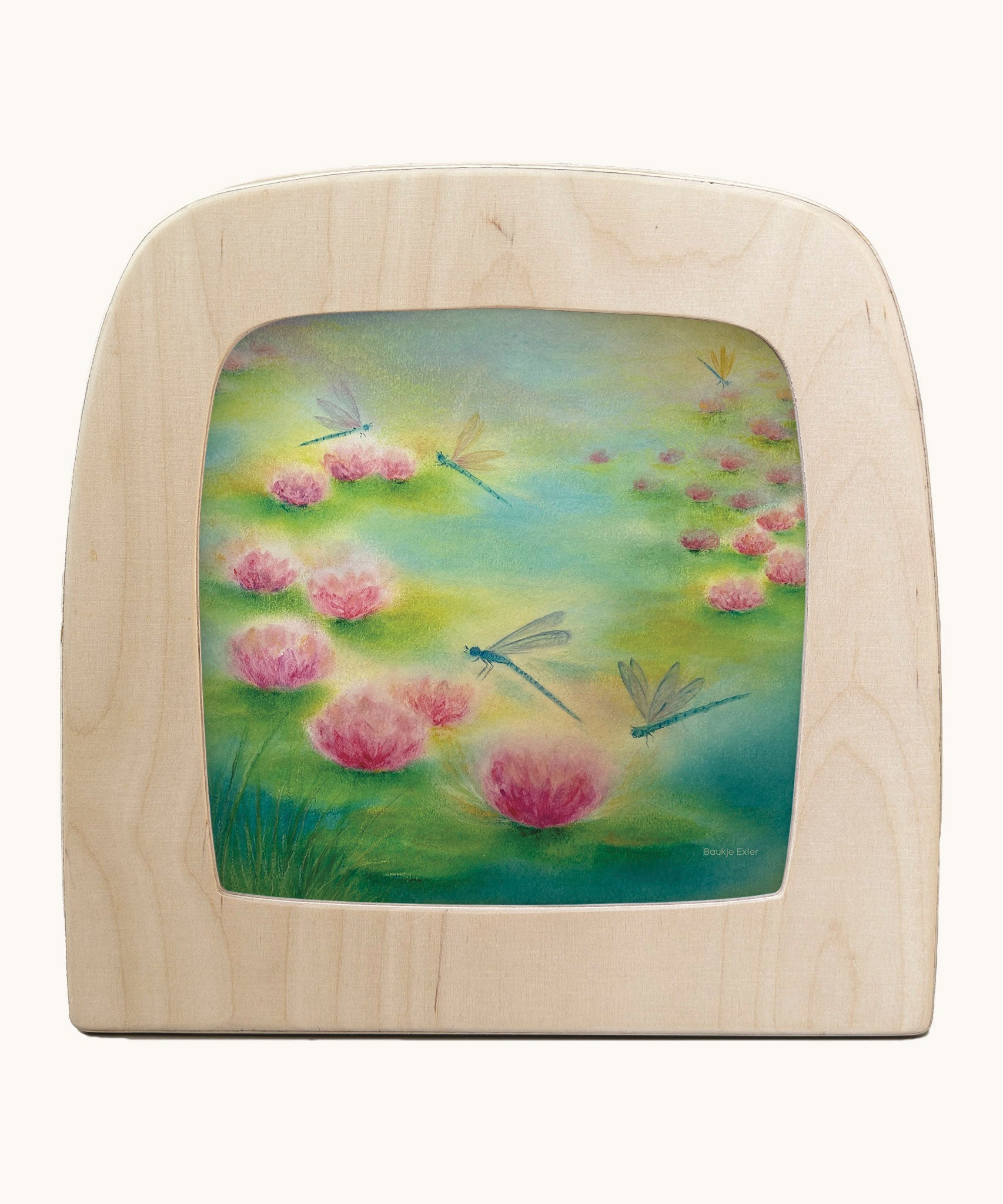 Toverlux dragonfly silhouette by Baukje Exler. A pastel illustration of flying dragonflies. Silhouette in wooden magic lamps