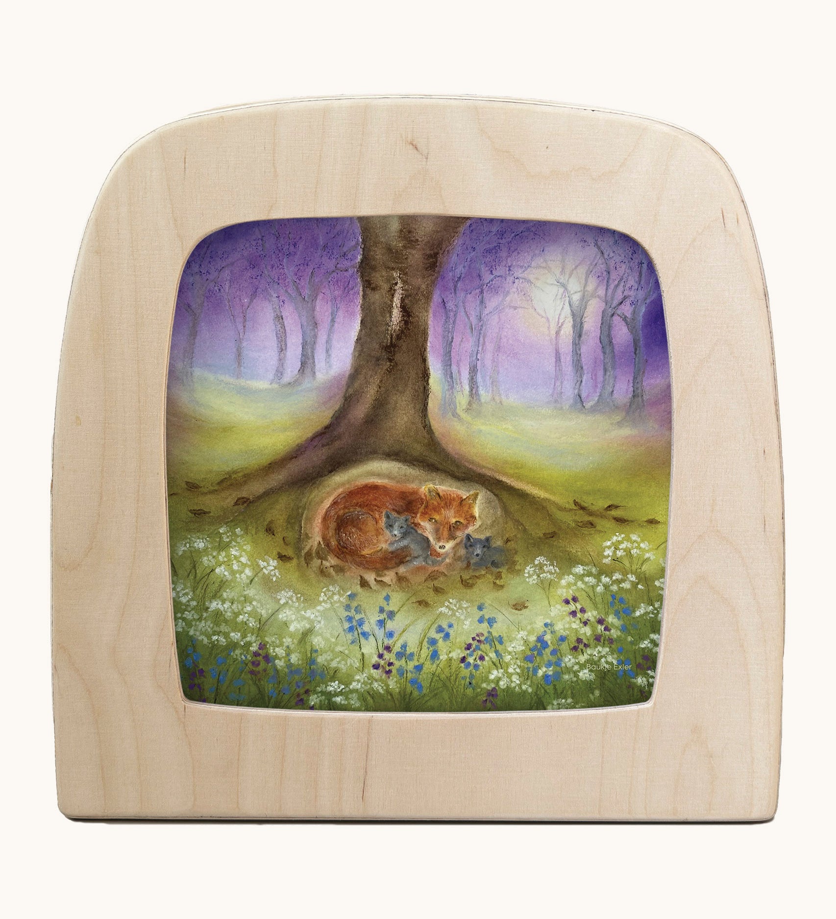 Toverlux little fox family silhouette by Baukje Exler. A pastel illustration of a fox family under a tree. Silhouette in wooden magic lamp