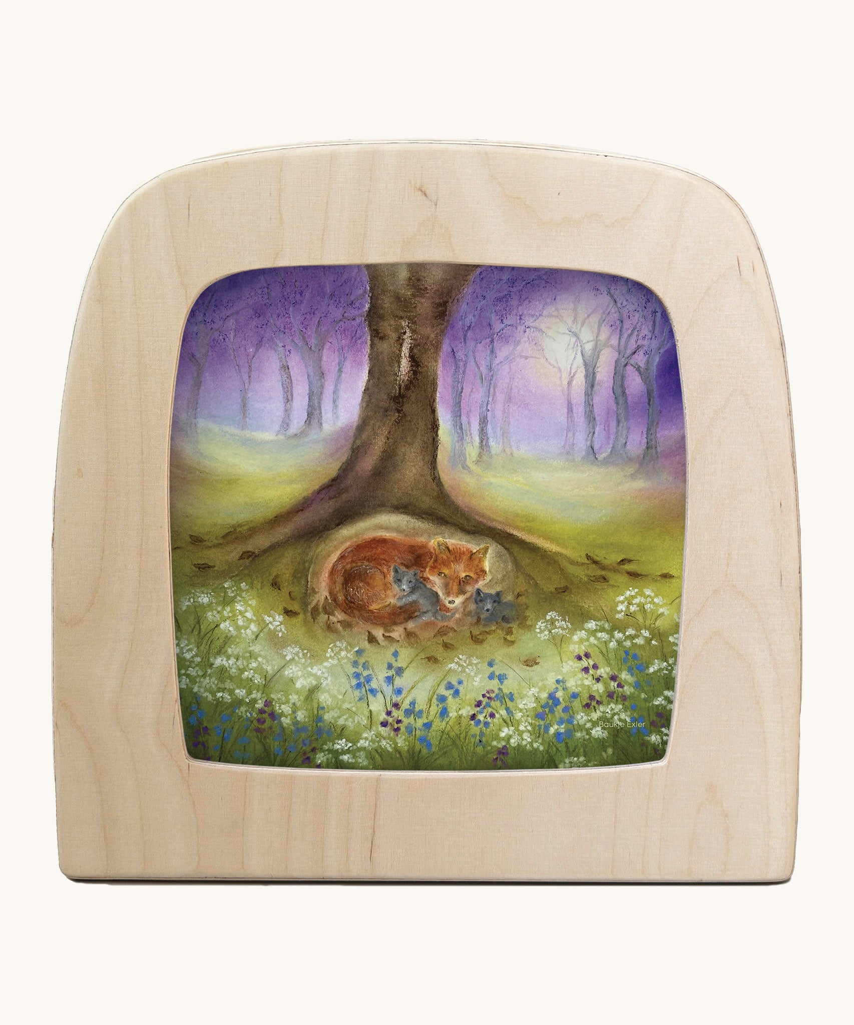 Toverlux little fox family silhouette by Baukje Exler. A pastel illustration of a fox family under a tree. Silhouette in wooden magic lamp
