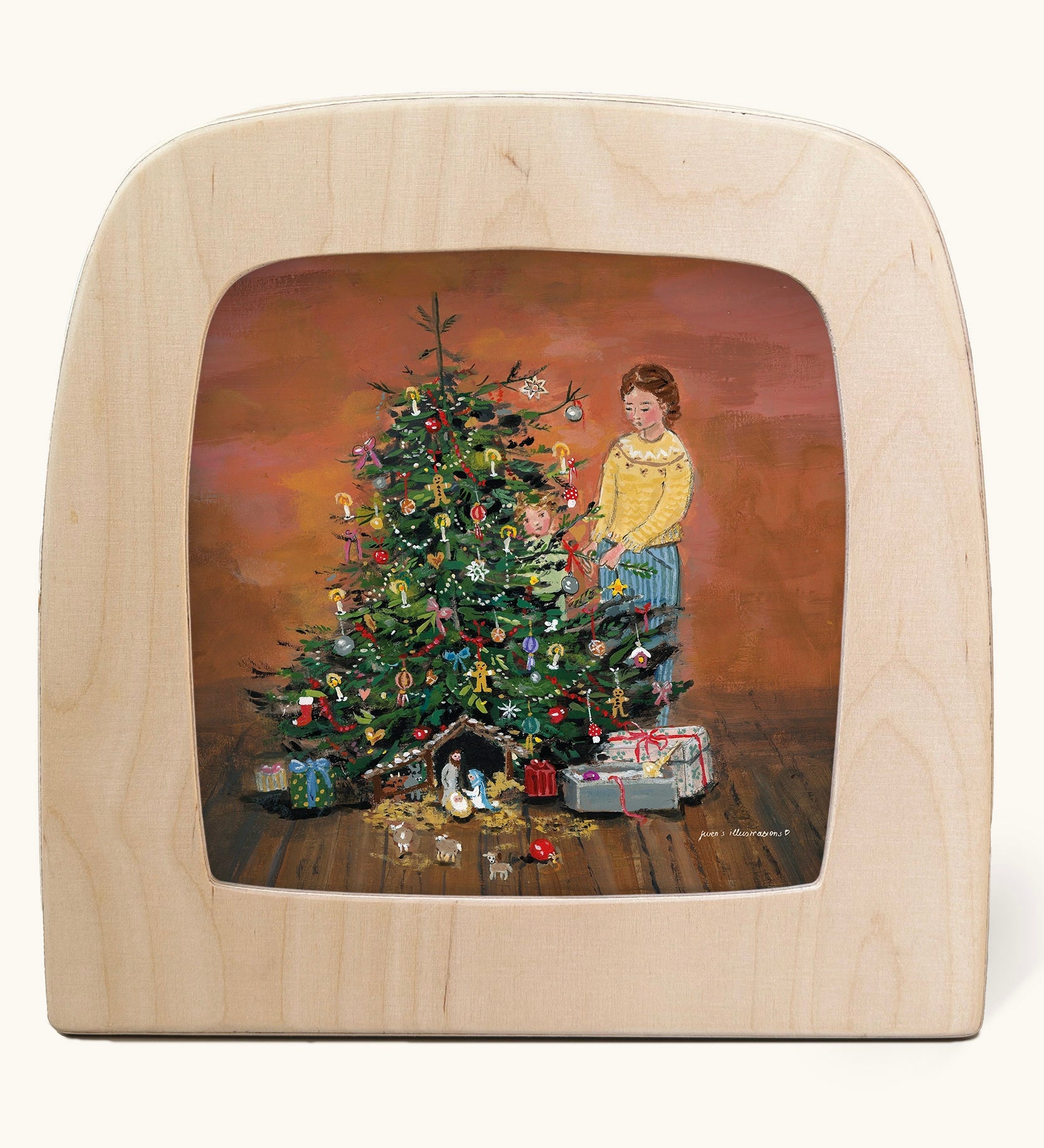 Toverlux Christmas Tree Traditions Magic Lamp silhouette by artist Gwen van Knippenberg. A watercolour and pencil style illustration of a woman and child standing by a decorated Christmas tree with candles on.