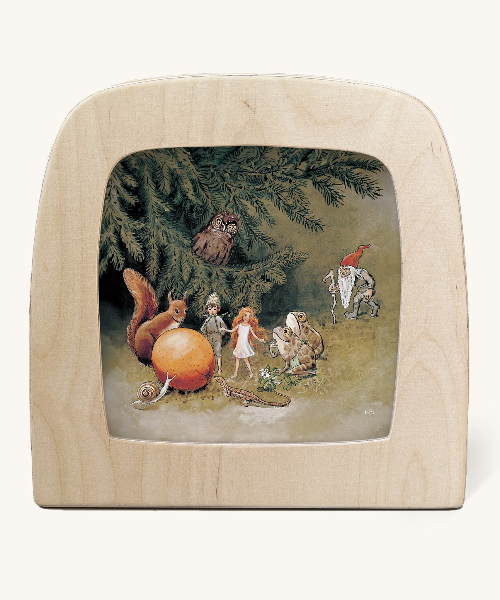 Toverlux sun egg gathering silhouette by Elsa Beskow available at Babipur. The image shows the a illustration of woodland fairytale animals and characters looking at an orange.