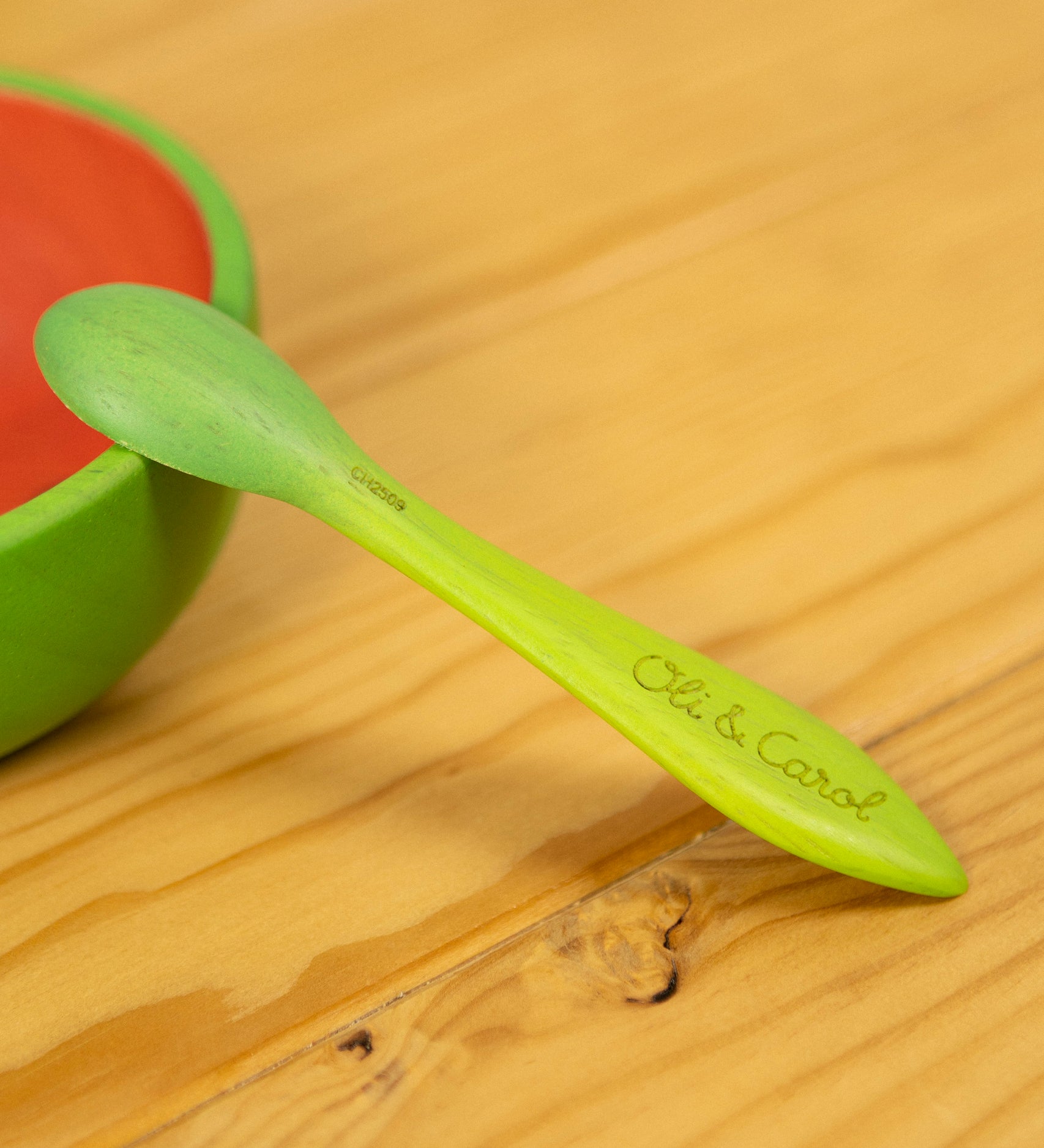 Oli and Carol baby weaning spoon from leek and kale set, made from rubber wood, for sale at Babipur.