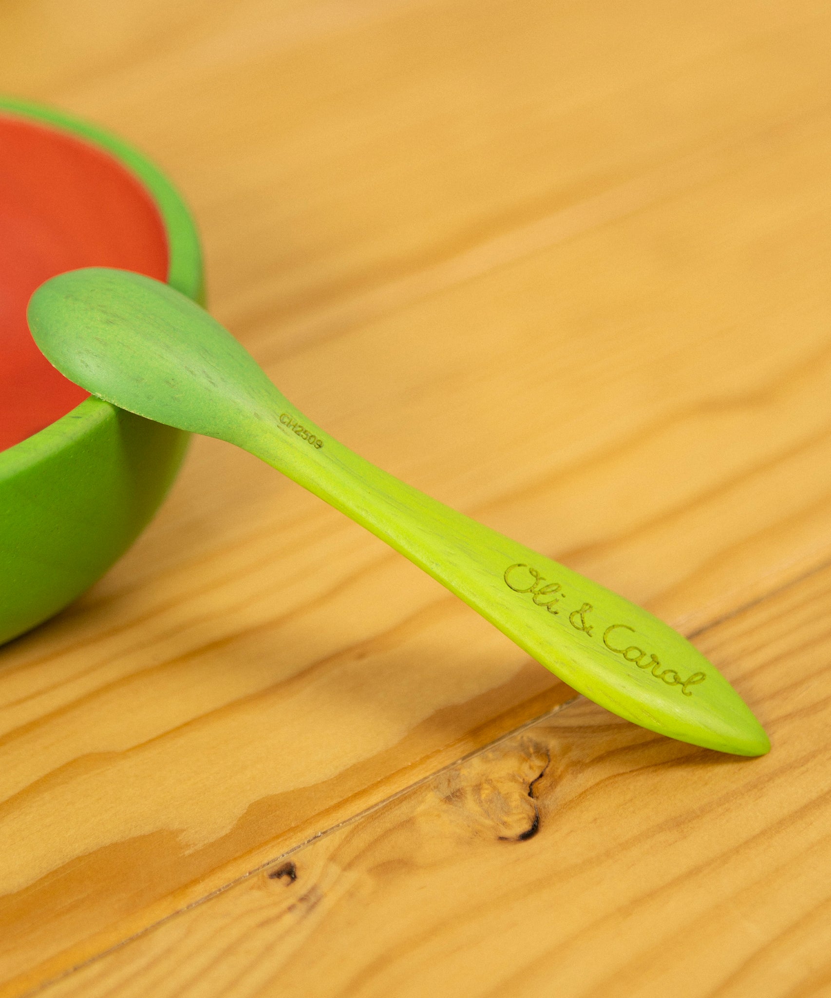 Oli and Carol baby weaning spoon from leek and kale set, made from rubber wood, for sale at Babipur.