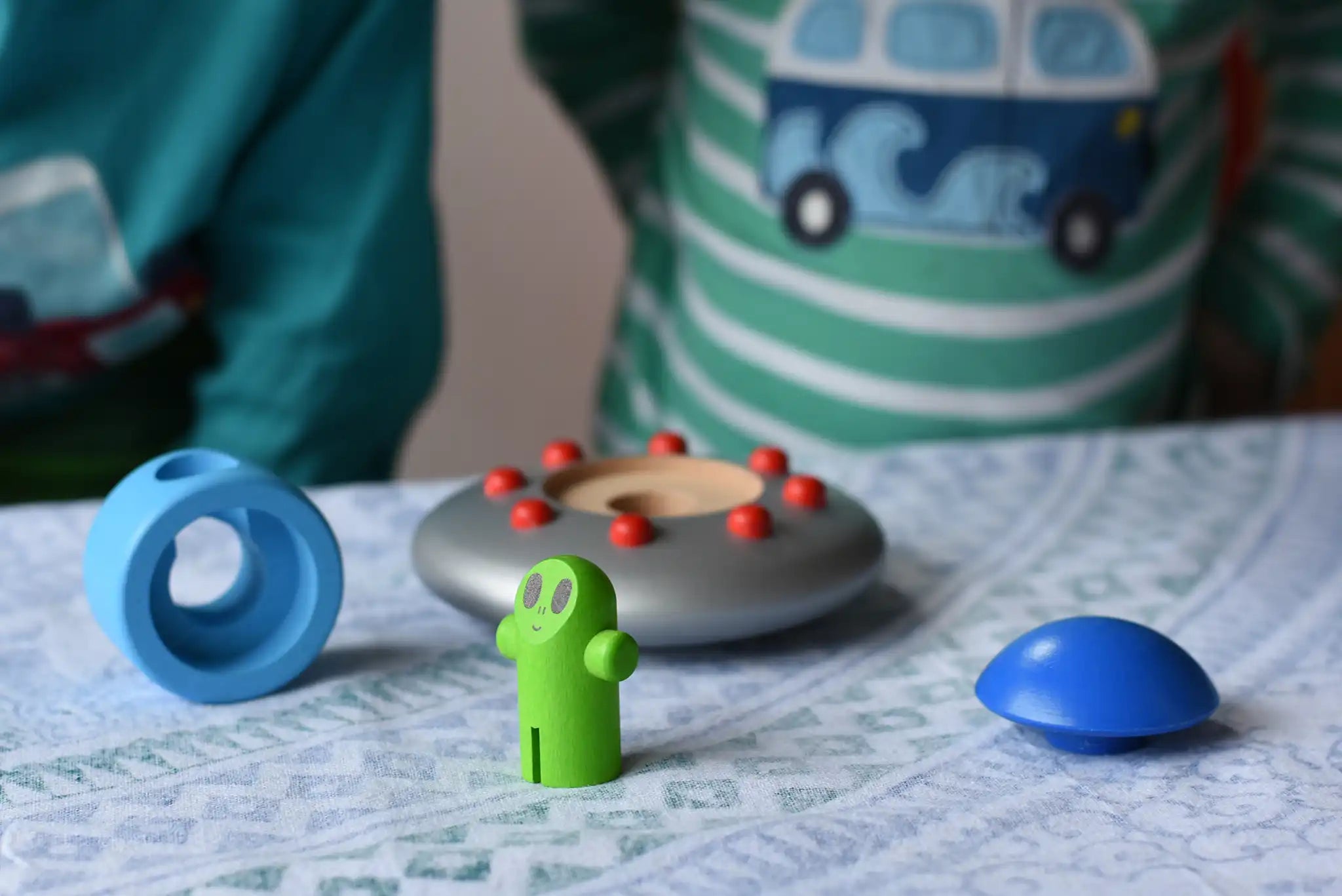 The pieces from the Bajo Alien Flying Saucer set separated and placed on a table.
