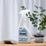 A 5oo spray bottle of Bio-D limescale remover standing on a wooden surface. This limescale remover is available at Babipur. 
