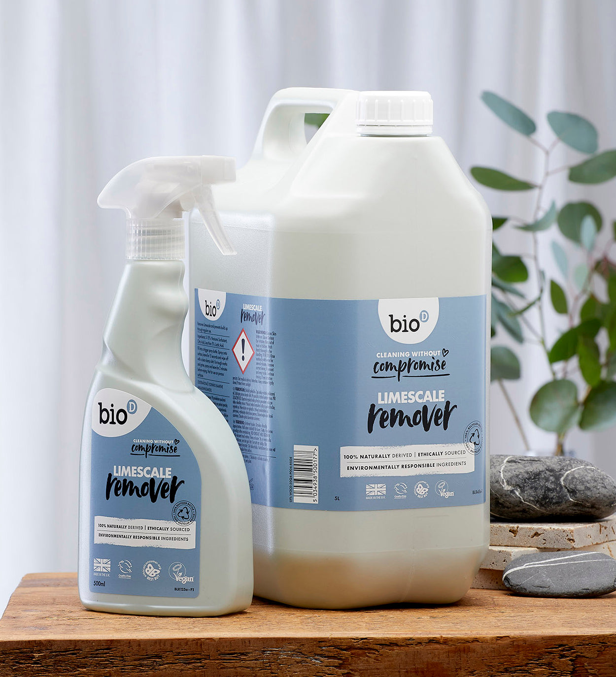 A 5L bottle of Bio-D limescale remover standing next to a 500ml spray bottle, these both are available at Babipur. 