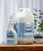 A 5L bottle of Bio-D limescale remover standing next to a 500ml spray bottle, these both are available at Babipur. 