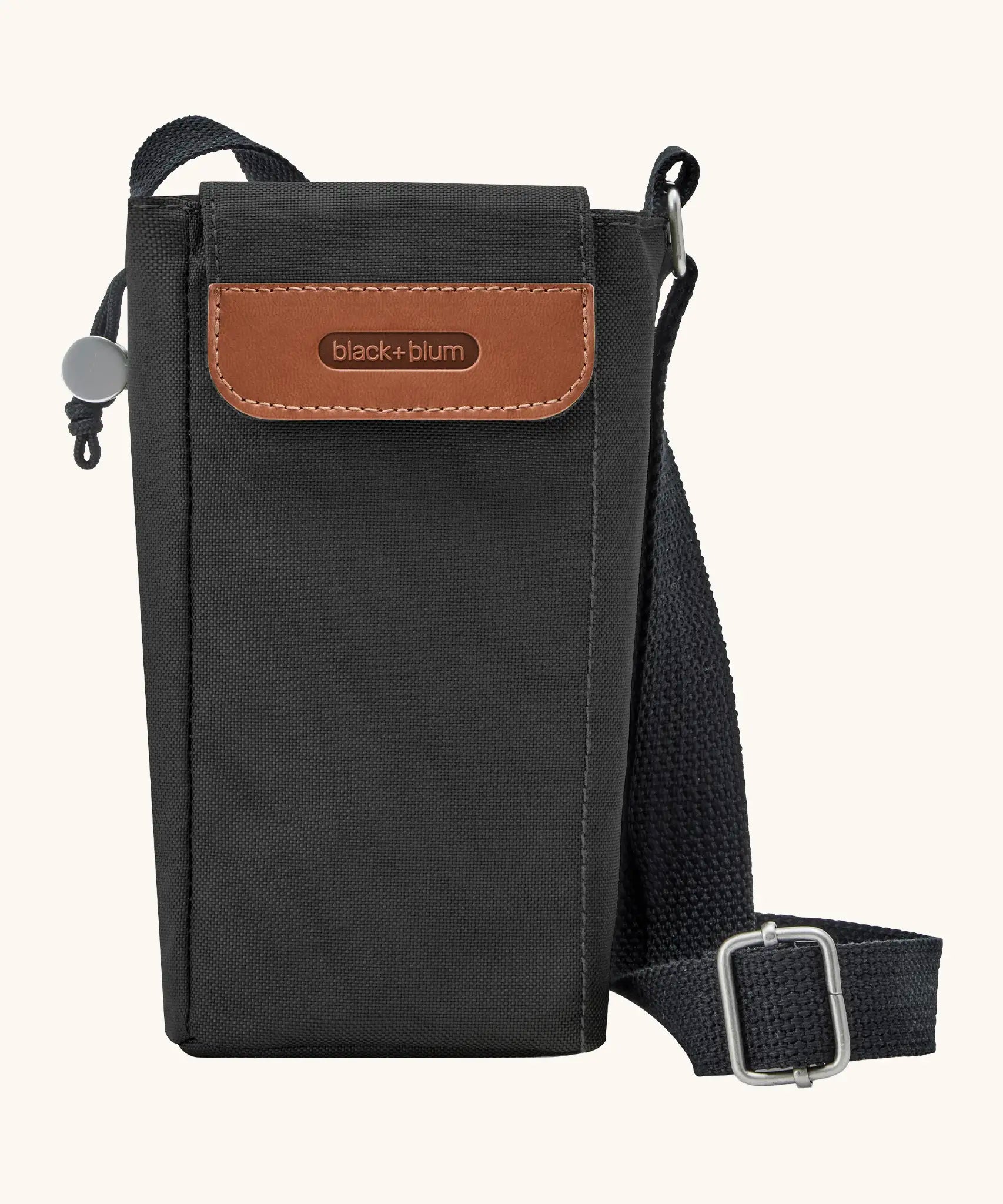 Black + Blum insulated water repellent bottle bag in black with lid. Features a reinforced adjustable strap, side pockets and a adjustable drawstring 