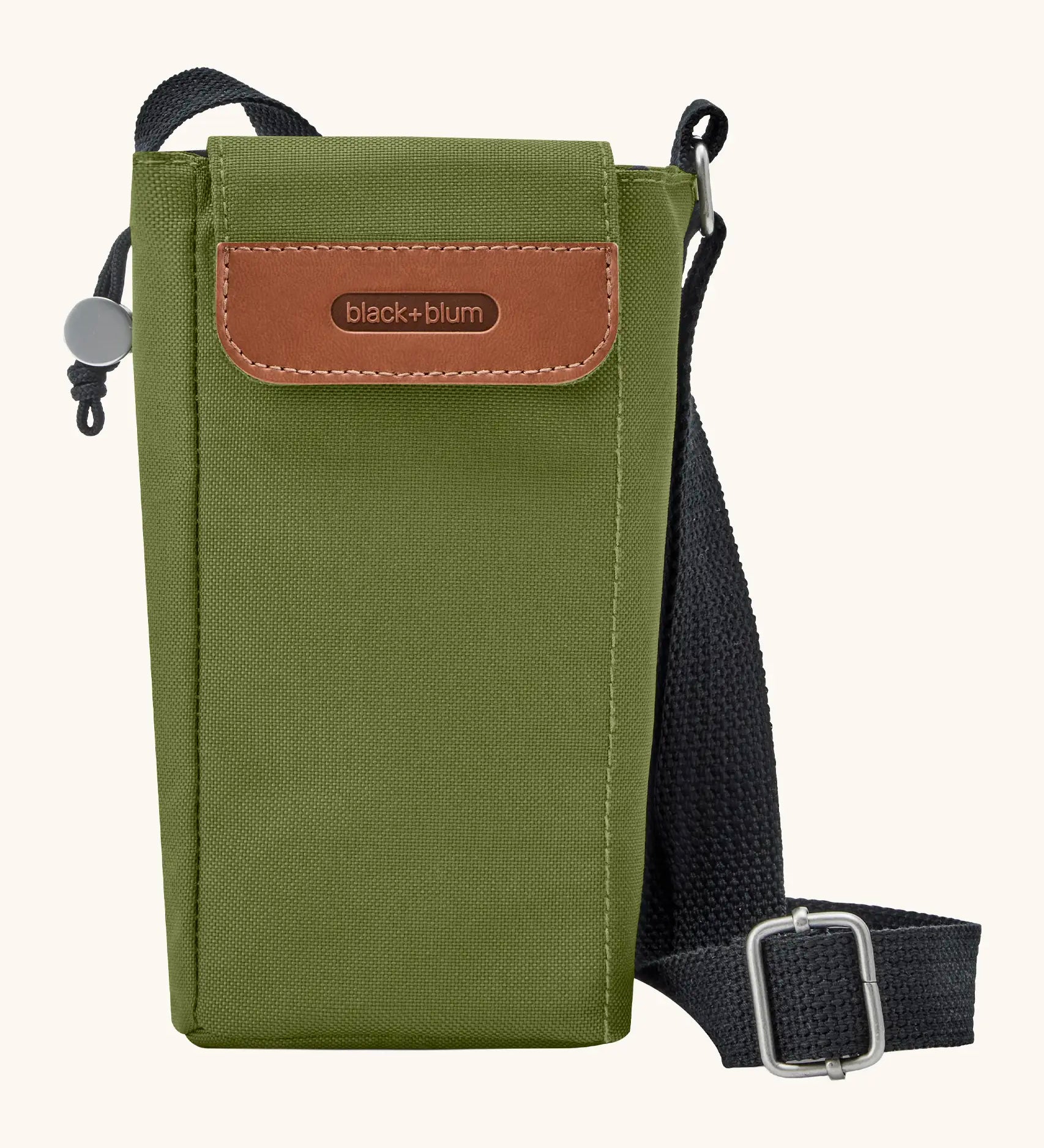 Black + Blum insulated water repellent bottle bag in moss green with lid. Features a reinforced adjustable strap, side pockets and a adjustable drawstring 