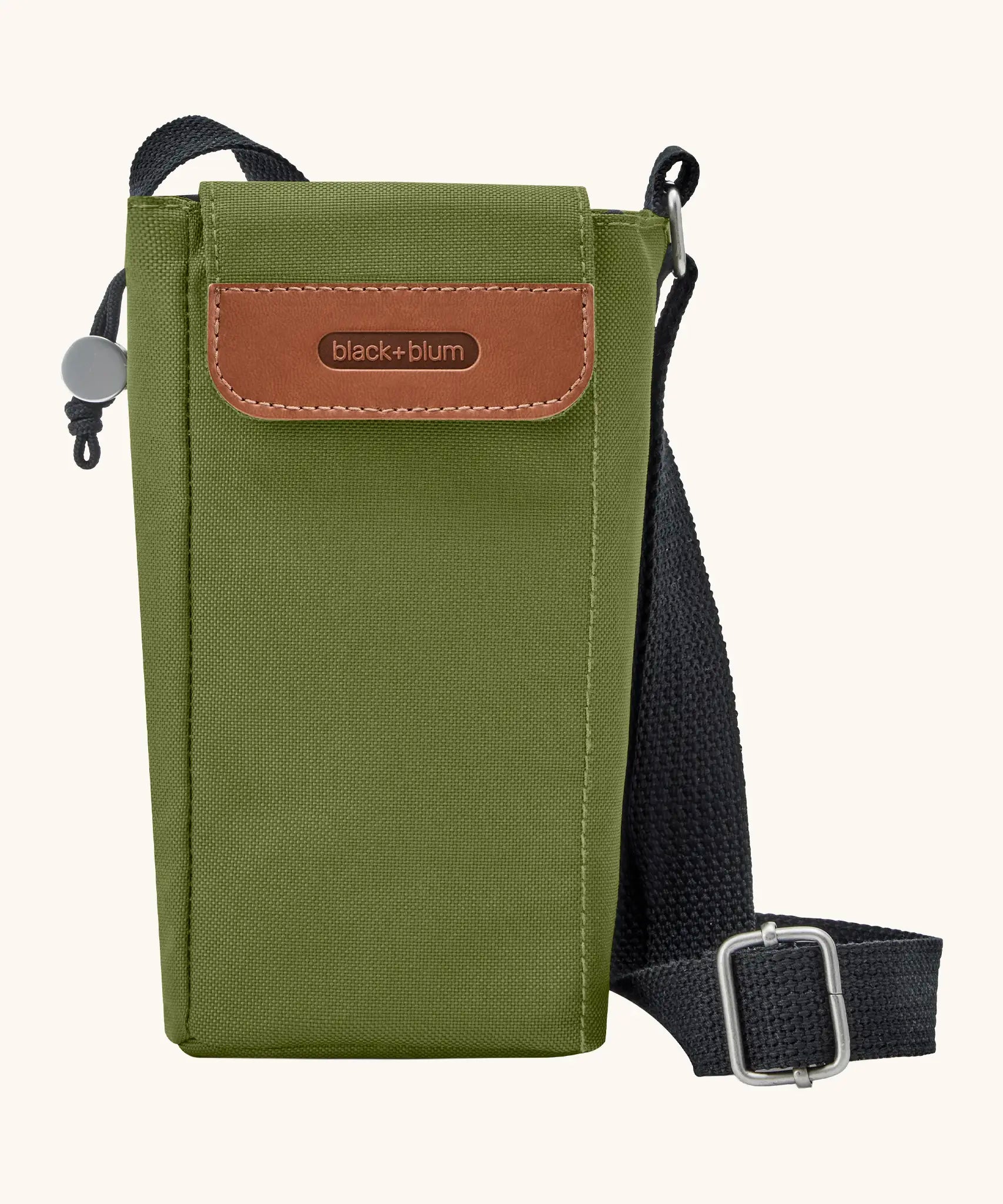 Black + Blum insulated water repellent bottle bag in moss green with lid. Features a reinforced adjustable strap, side pockets and a adjustable drawstring 