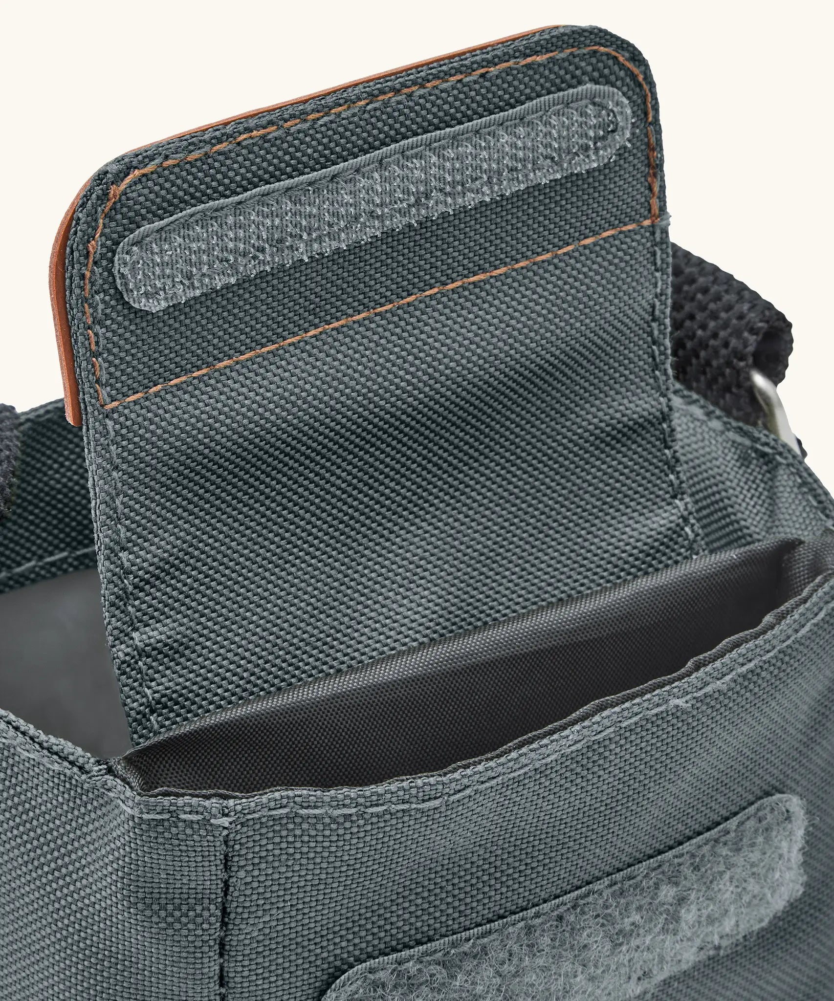 Black + Blum insulated bottle bag in slate blue showing a close up of the velcro flip lid open revealing a compartment