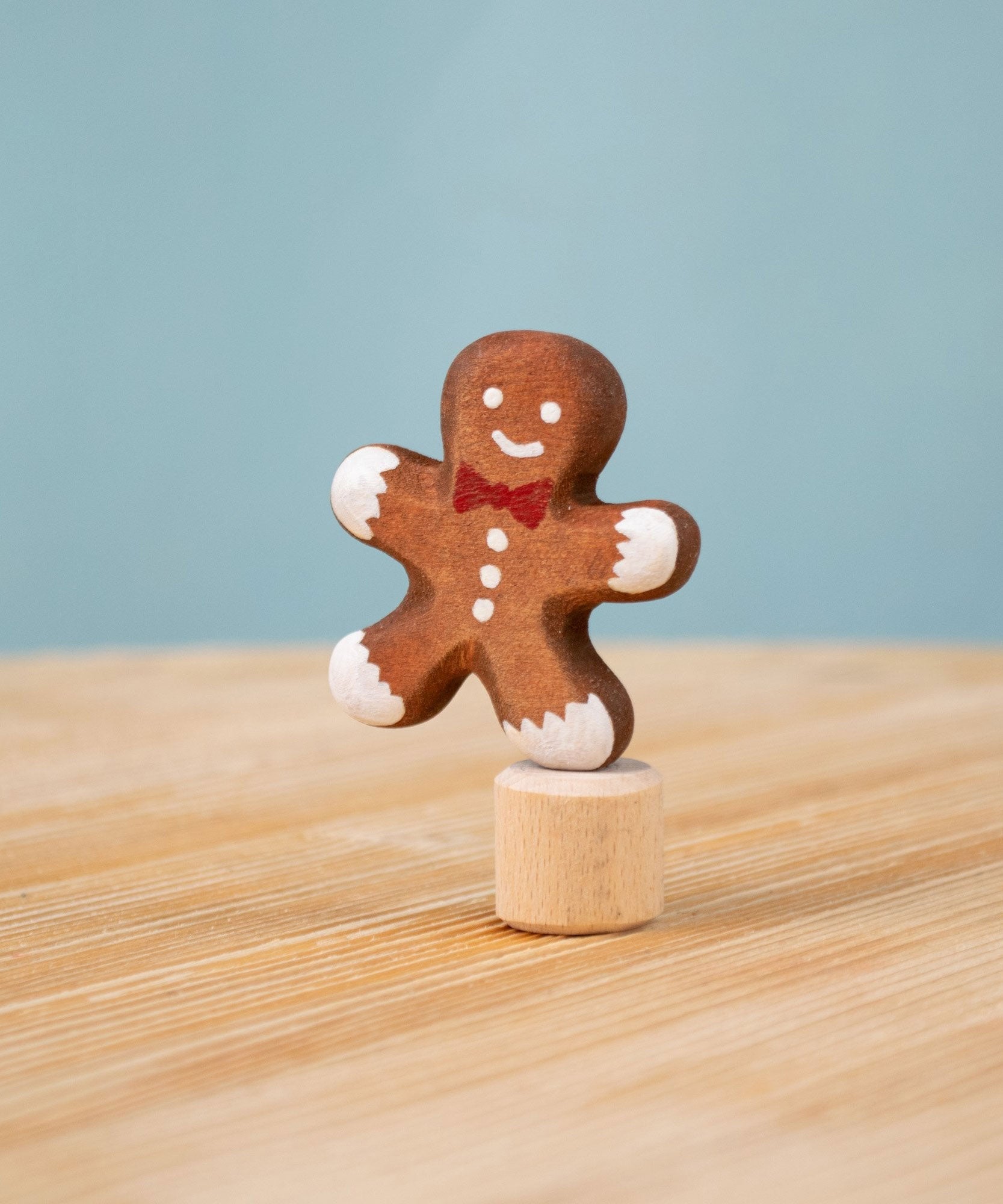 Bumbu Festive Gingerbread man Celebration decorative Figure to fit on a Grimm's celebration ring. These festive figures are perfect for your Christmas celebration ring set up. These expertly hand crafted items are part of a large range of wooden toys available here at Babipur. 