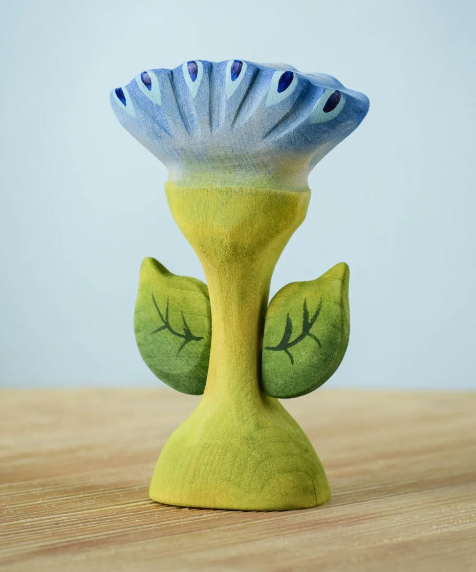 The Bumbu Toys Flama Spring Flower is a blue toned flower with a green coloured stem. 