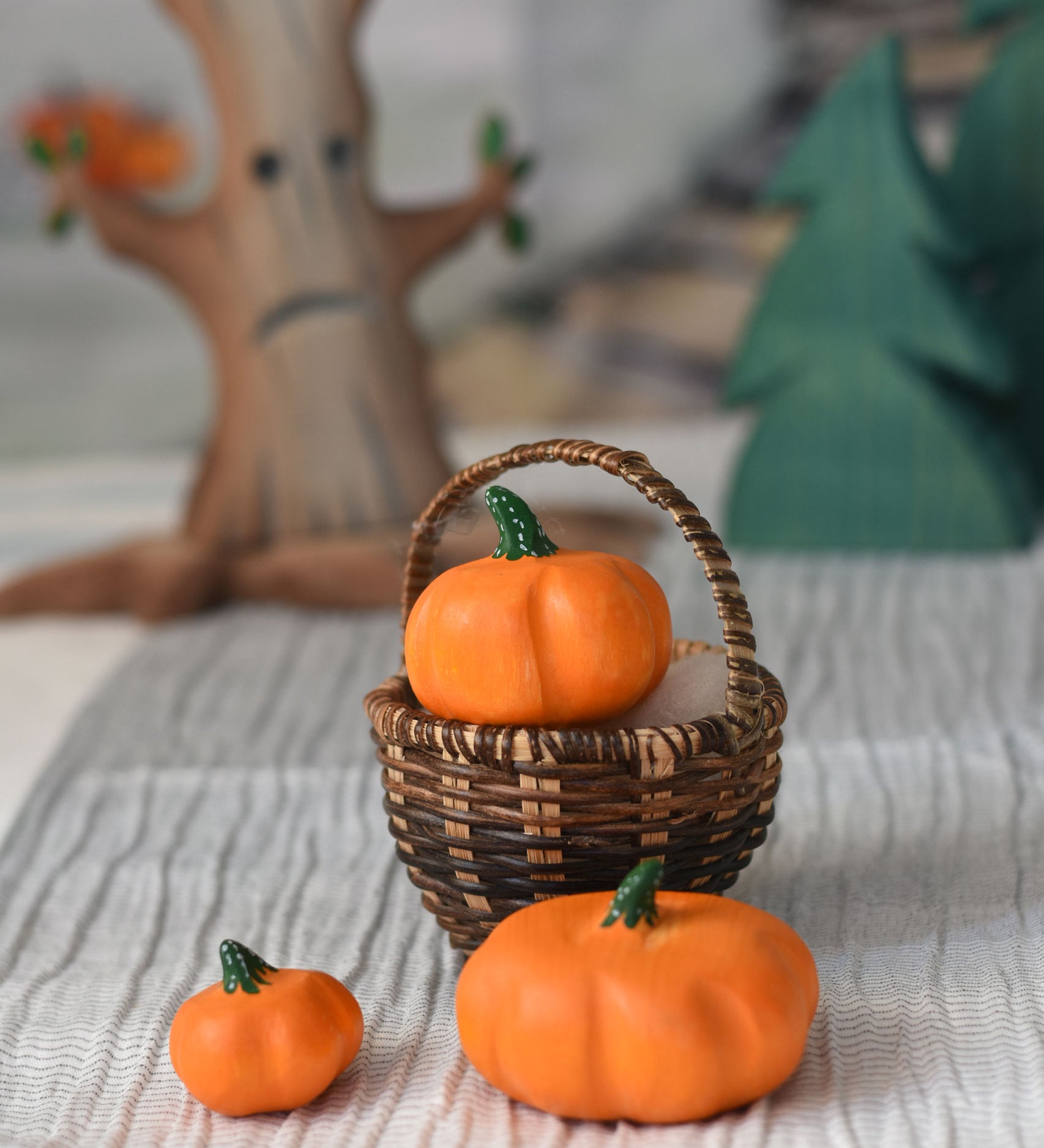 Three Bumbu pumpkins, small, medium and large. The medium pumpkin has been placed in a Kraul basket with the two others placed besides it. 