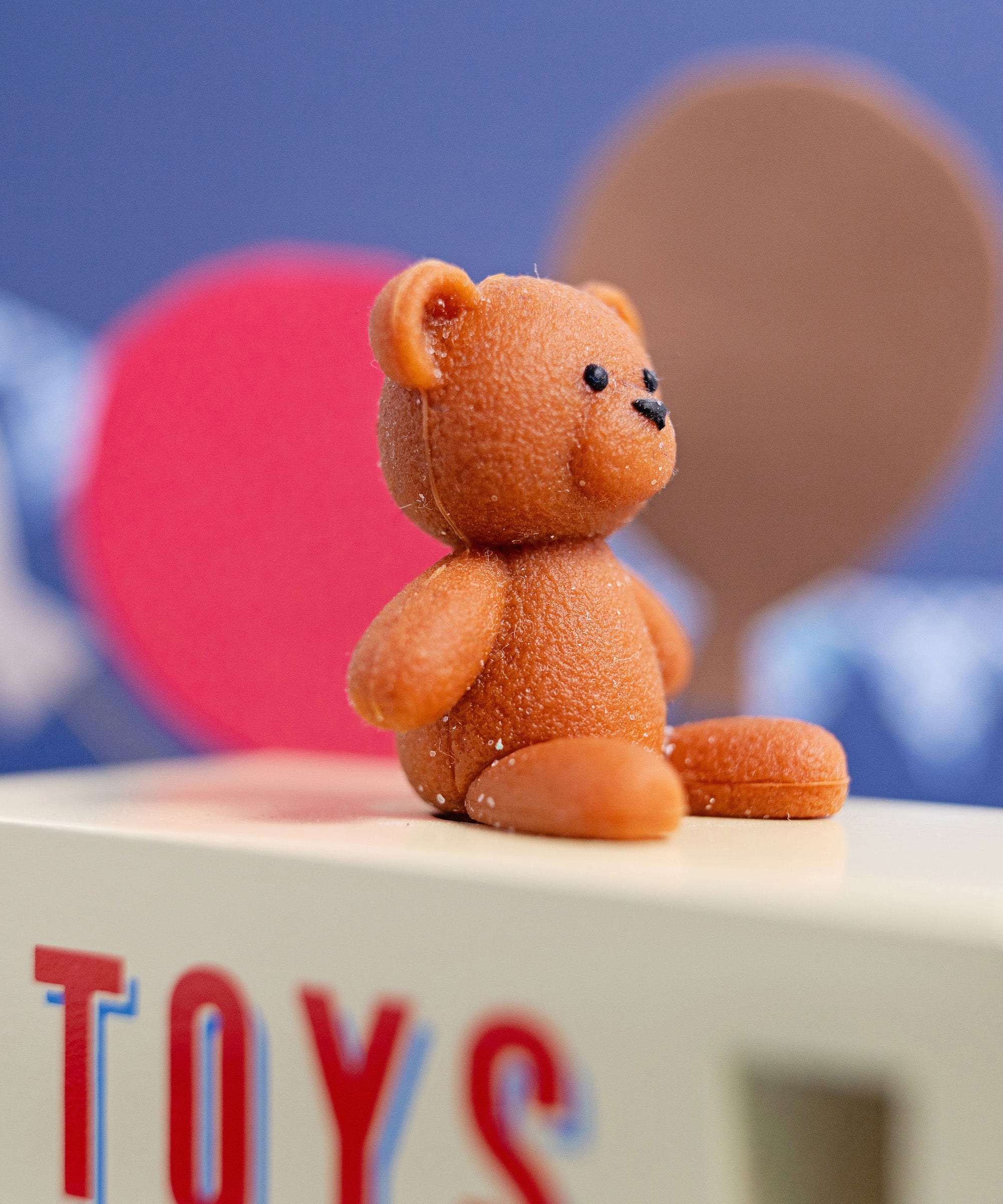 CandyLab cream and blue CandyVan - close up of the teddy bear.