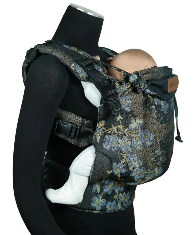 Side of Didymos didyfix carrier in blue blossom shown on mannequin. A soft structured full buckle carrier made from cotton