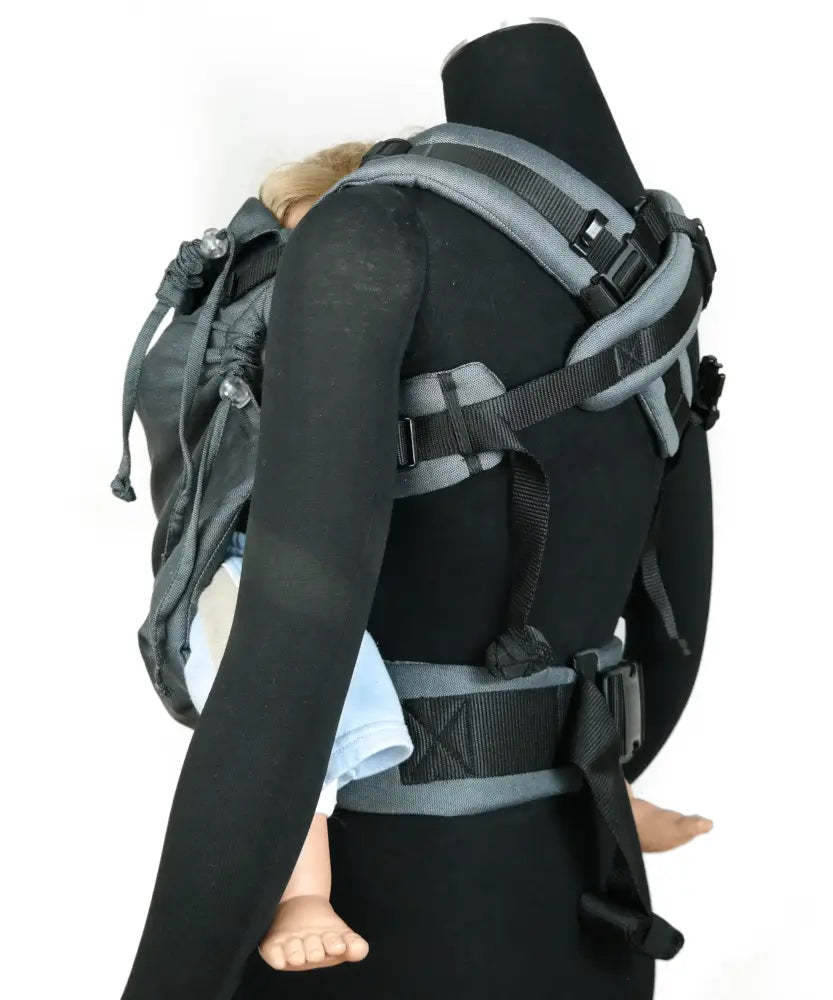 Double anthracite Didymos didyfix toddler full buckle carrier in the frontal position showing the padded shoulder straps 