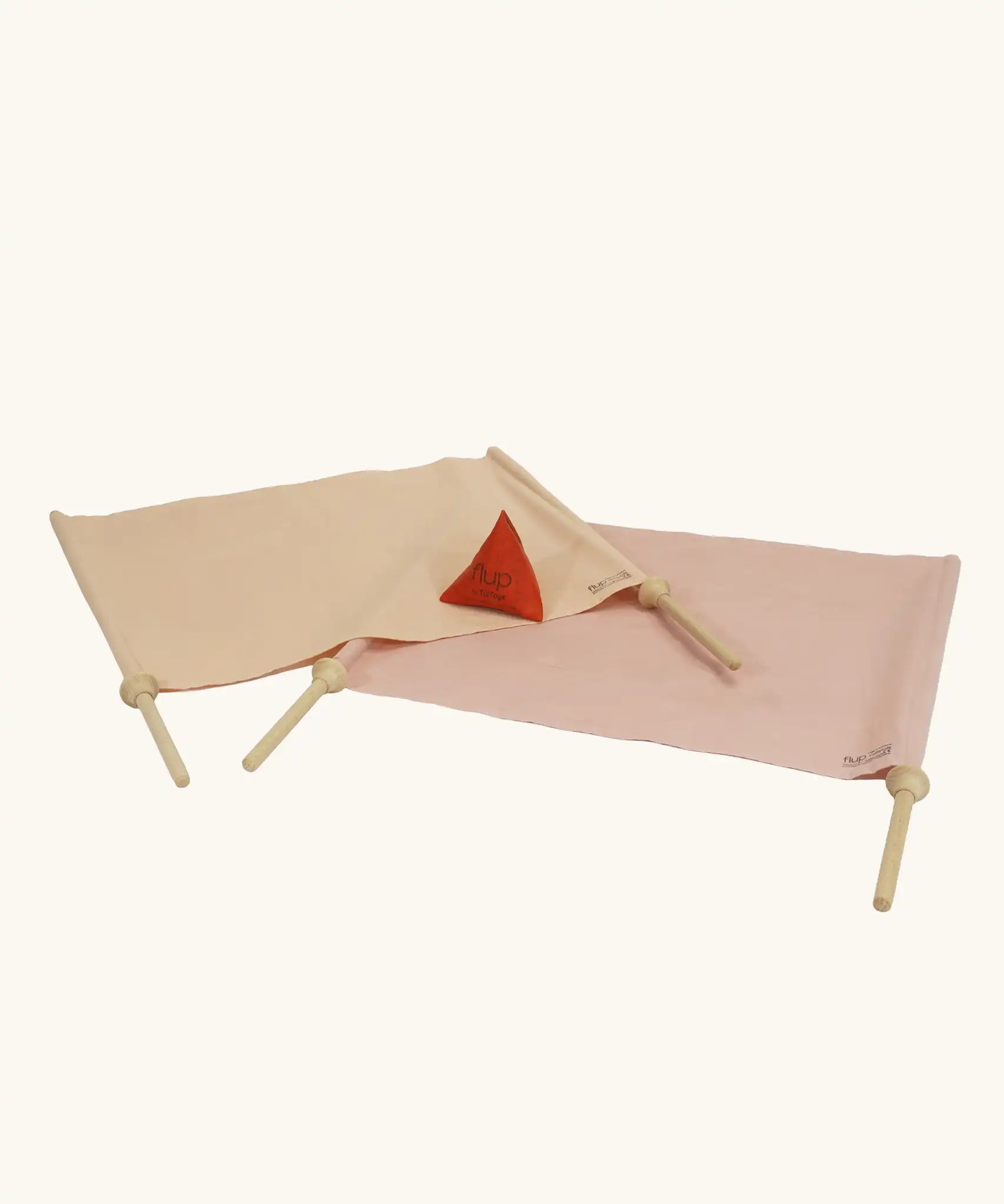 Flup cooperative throwing game for two. Two fabric slings and a soft throwing bag. 