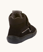 The back of the Froddo Barefoot TEX Kids Autumn Shoes in Black. A soft ankle high shoe in black with a barefoot black rubber sole. Features two velcro straps for a secure fit.  We have a range of children's barefoot shoes available at Babipur. 