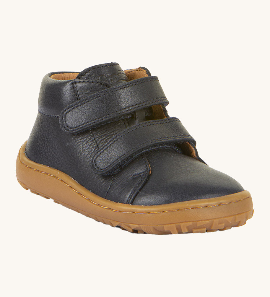 Froddo barefoot first step baby shoe in dark blue. A natural leather shoe with a 2 velcro fastener for a secure fit and a grippy sole