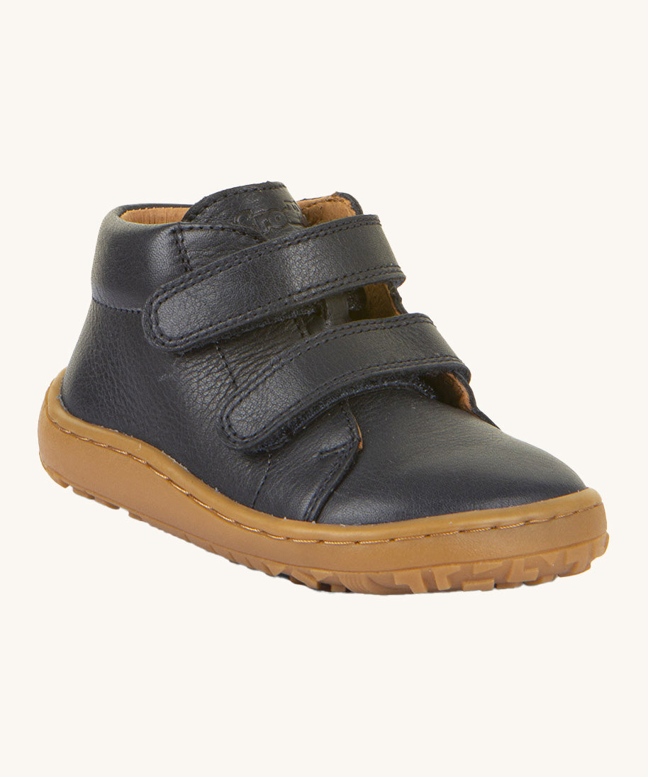 Froddo barefoot first step baby shoe in dark blue. A natural leather shoe with a 2 velcro fastener for a secure fit and a grippy sole