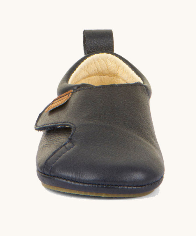The front of the Froddo barefoot walker baby shoe in dark blue available at Babipur showing the velcro strap fastener.