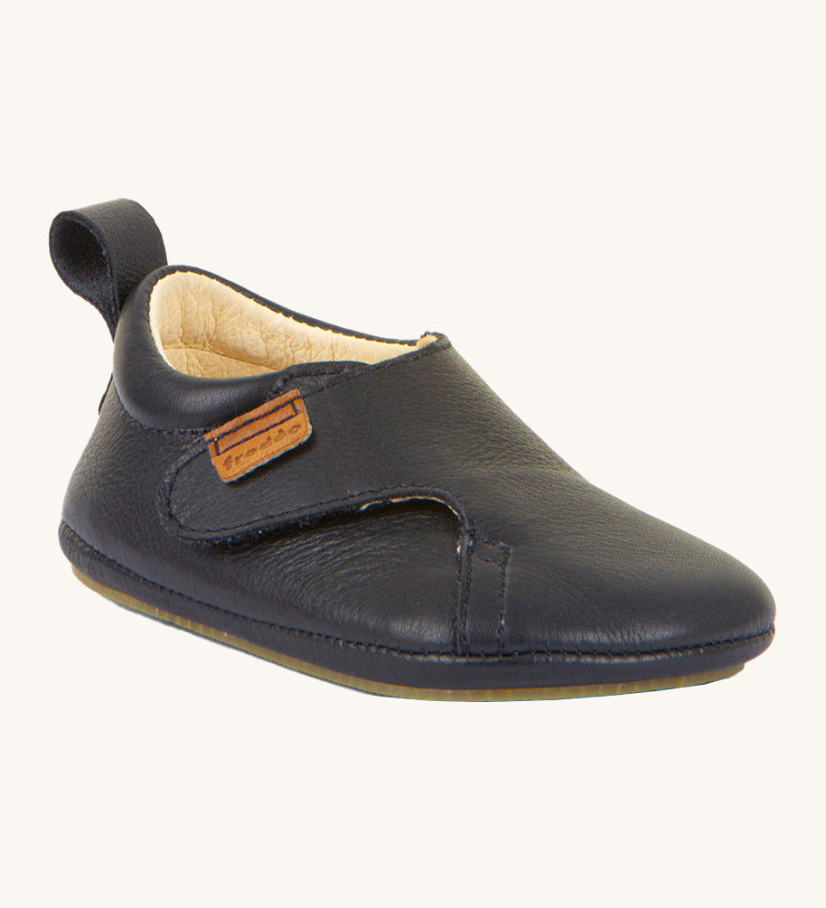 Froddo barefoot walker baby shoe in dark blue. A natural leather shoe with a pull tab on the back for easy fitting, a velcro fastener and a grippy sole