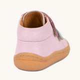 A view of the back of the Froddo first step shoes in pink available at Babipur. A soft ankle high natural leather shoe in light pink with 2 velcro straps on the front in dark pink and light blue. Features a light brown rubber grippy sole and a padded ankle support.