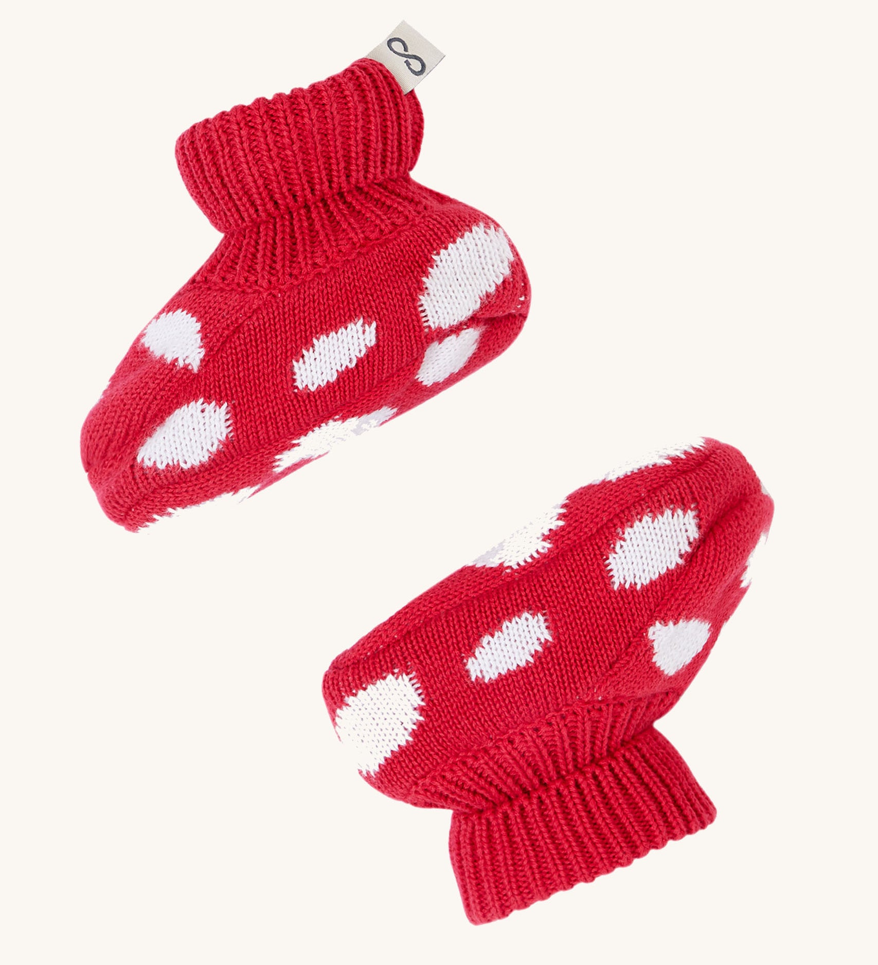 Frugi kids noa knitted booties in red mushroom available at Babipur. 100% GOTS organic cotton soft knitted booties in red with white dots 