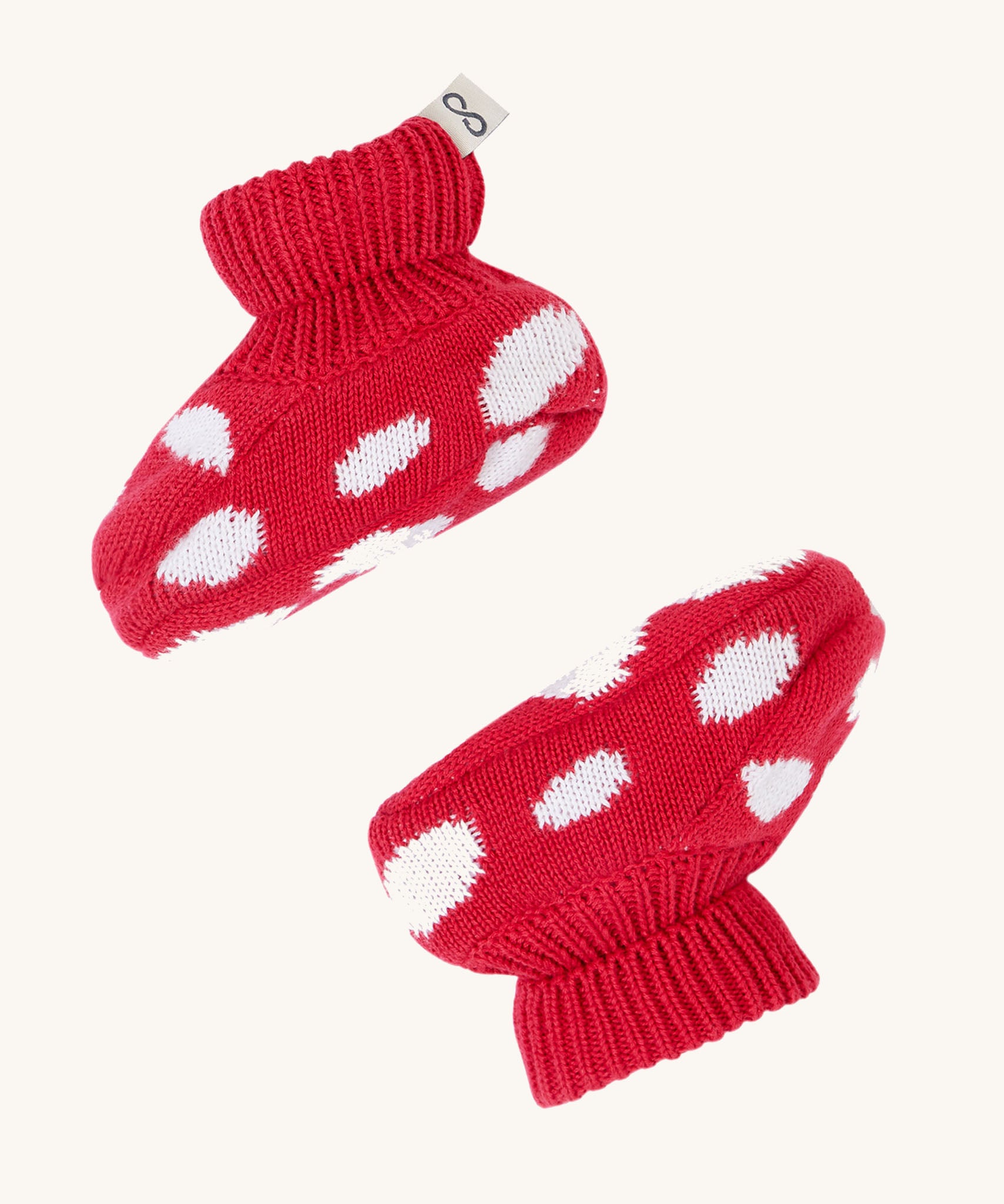Frugi kids noa knitted booties in red mushroom available at Babipur. 100% GOTS organic cotton soft knitted booties in red with white dots 