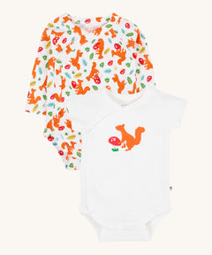 Frugi shay body 2 pack in squirrel play/soft white available at Babipur. A multipack of 100% GOTS organic cotton kimono style bodies with playful squirrel prints. Features poppers in the crotch and the front.