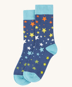 The star print pair of socks from the Frugi Festive Reindeer Great Organic Cotton Grippy Socks for Kids 2 Pack. These socks have green coloured grippy stars on the soles. These socks are part of a wide range of organic cotton clothing for children available here at Babipur. 