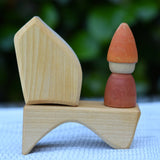 Grapat Tomten Nin peg doll placed on a block from the Glückskäfer 17 small natural blocks set.