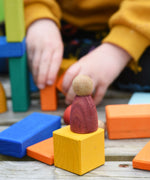 A Grapat Nin placed on a yellow cube block.