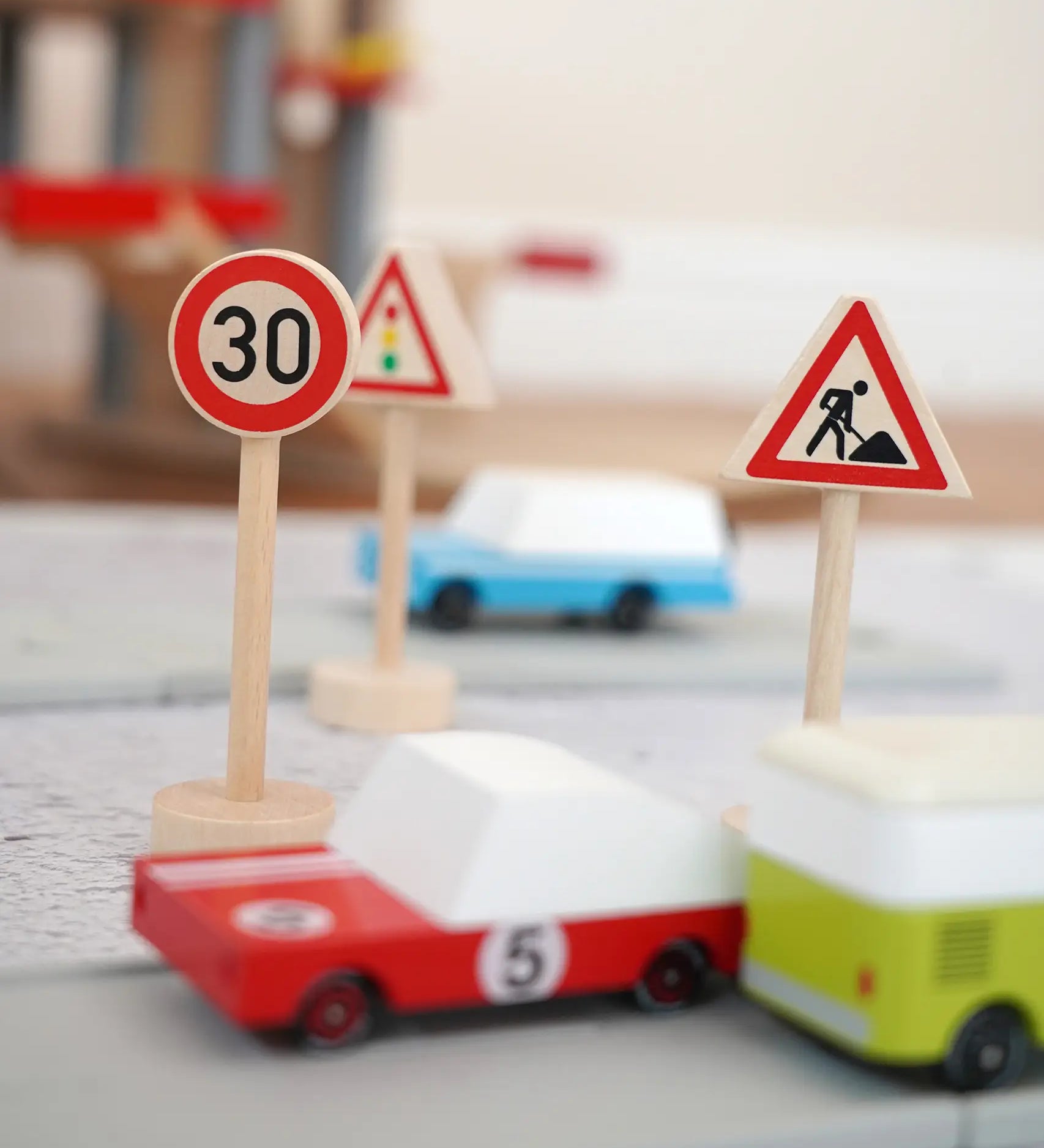 Gluckskafer speed and construction wooden mini traffic sign next to a play road with Candylab cars