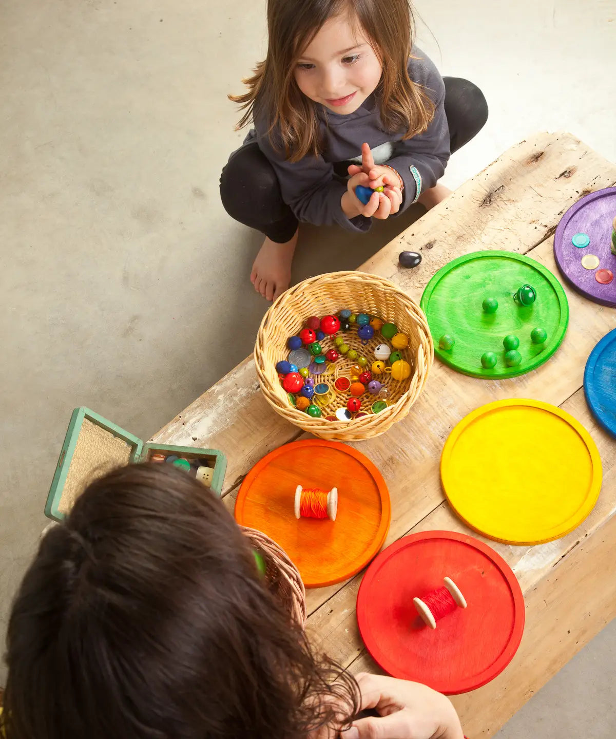 Children's creative play using the Grapat wooden rainbow dishes and various small items