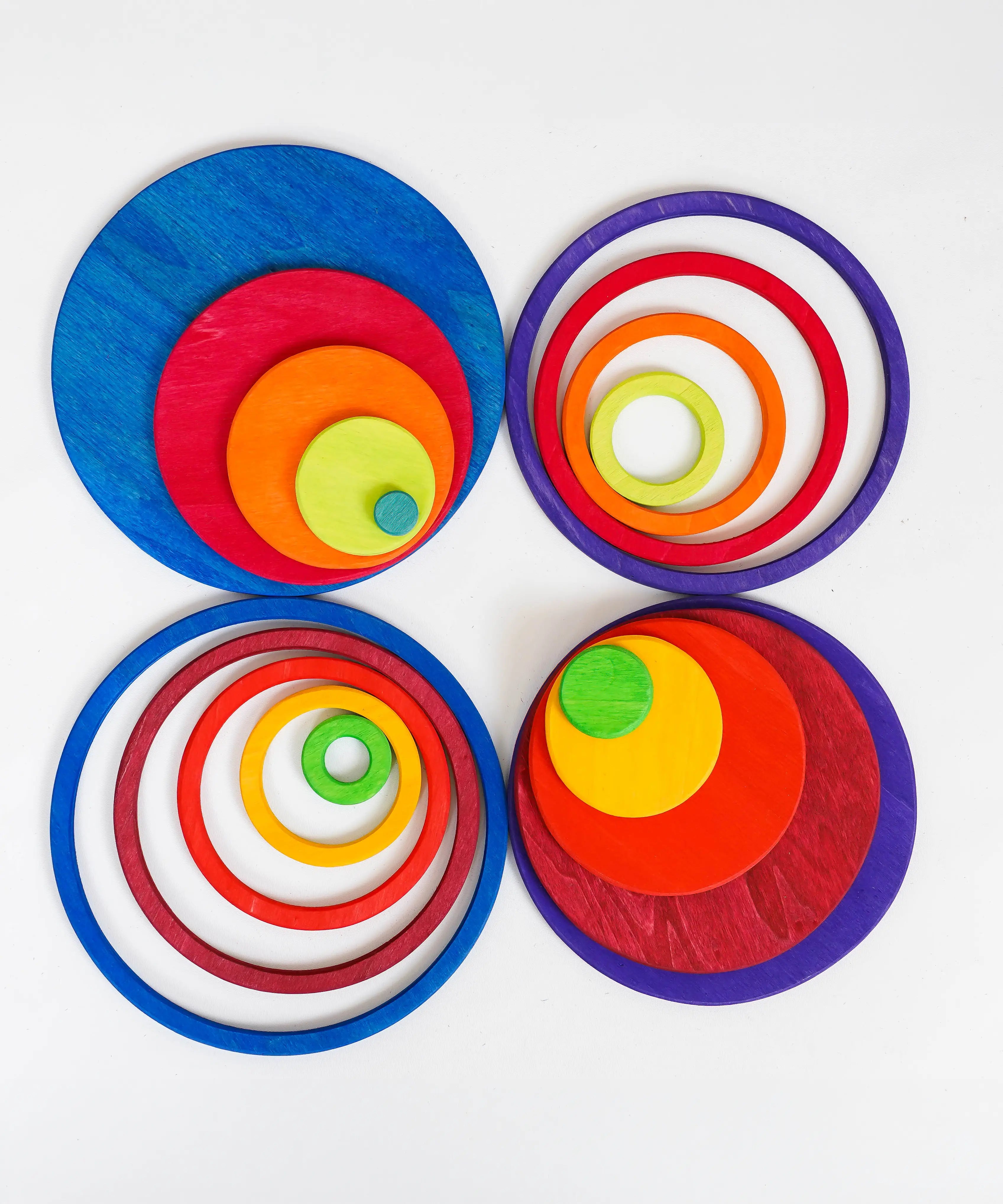 Grimms concentric set showing the rings and disk in counting by colour palette sorted into 4 piles 