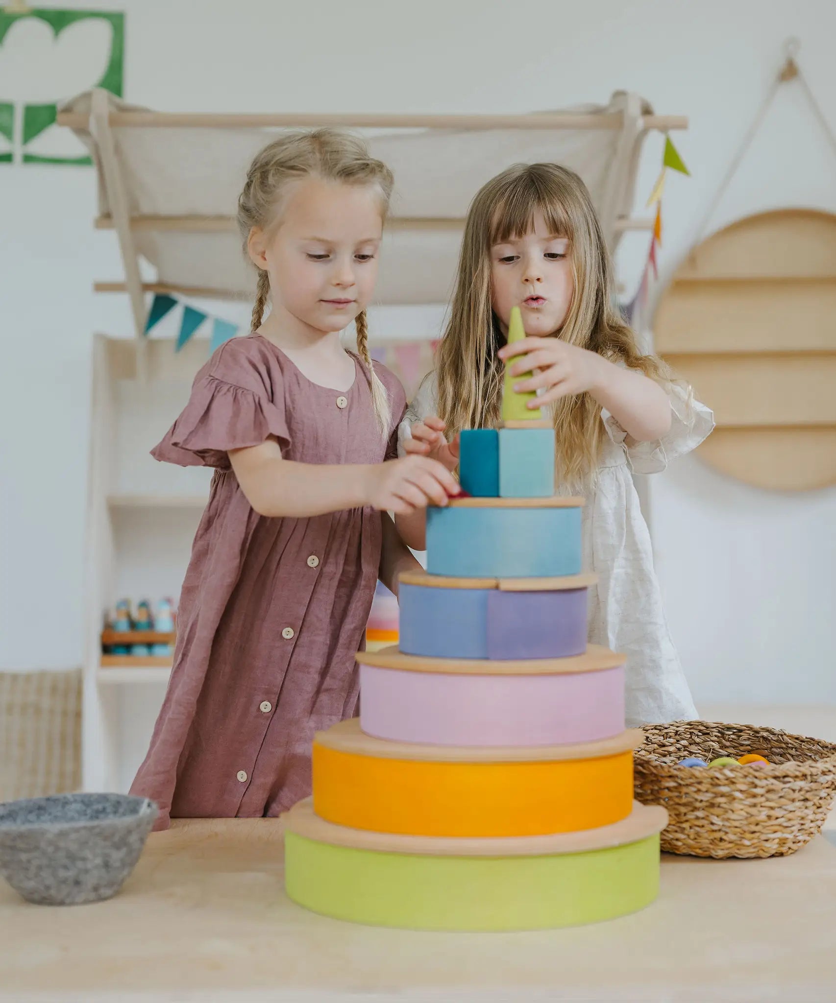 Children stacking wooden arch and Grimms natural semi circles pieces