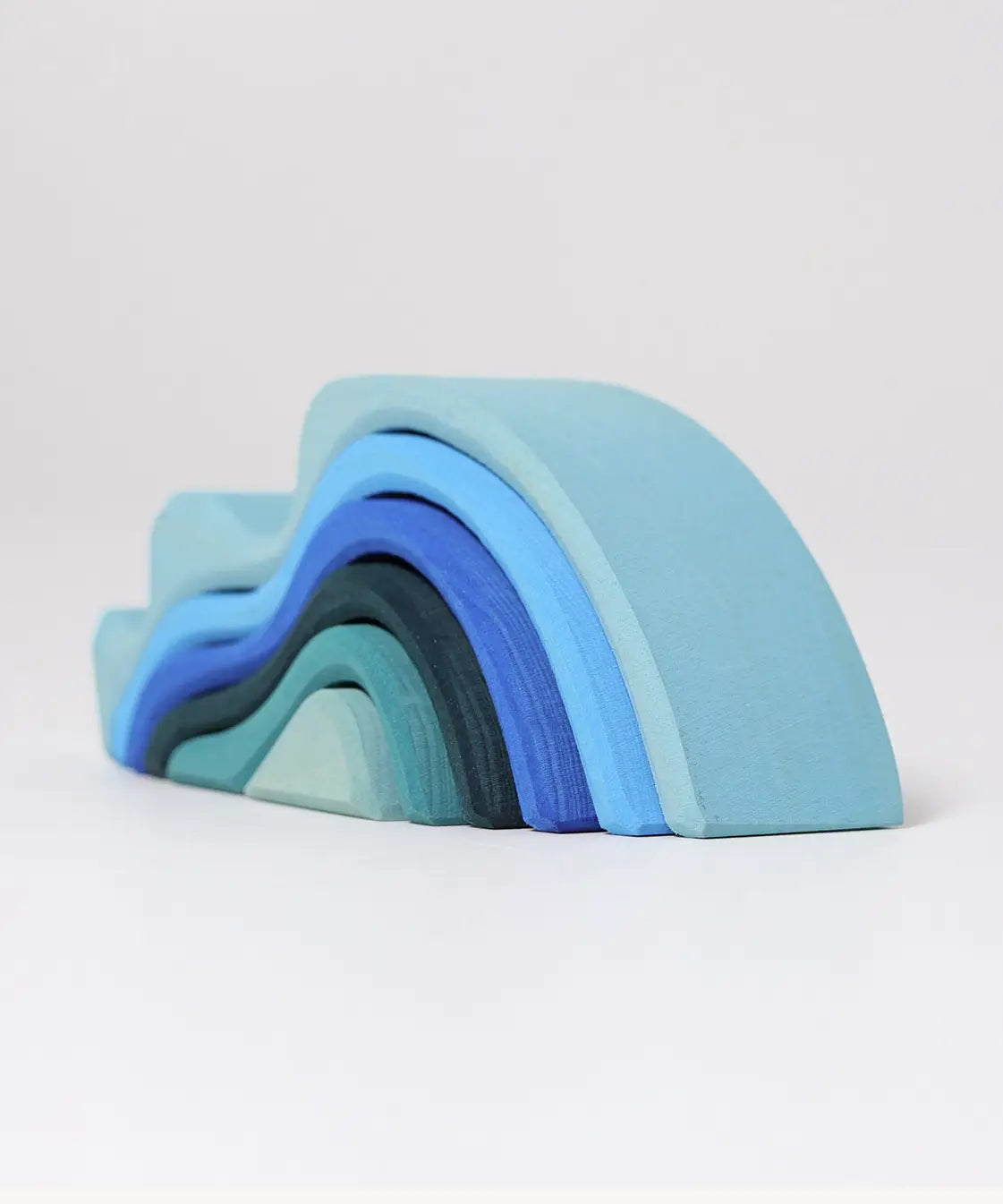 Front of the Grimms small water wave set in shades of blue