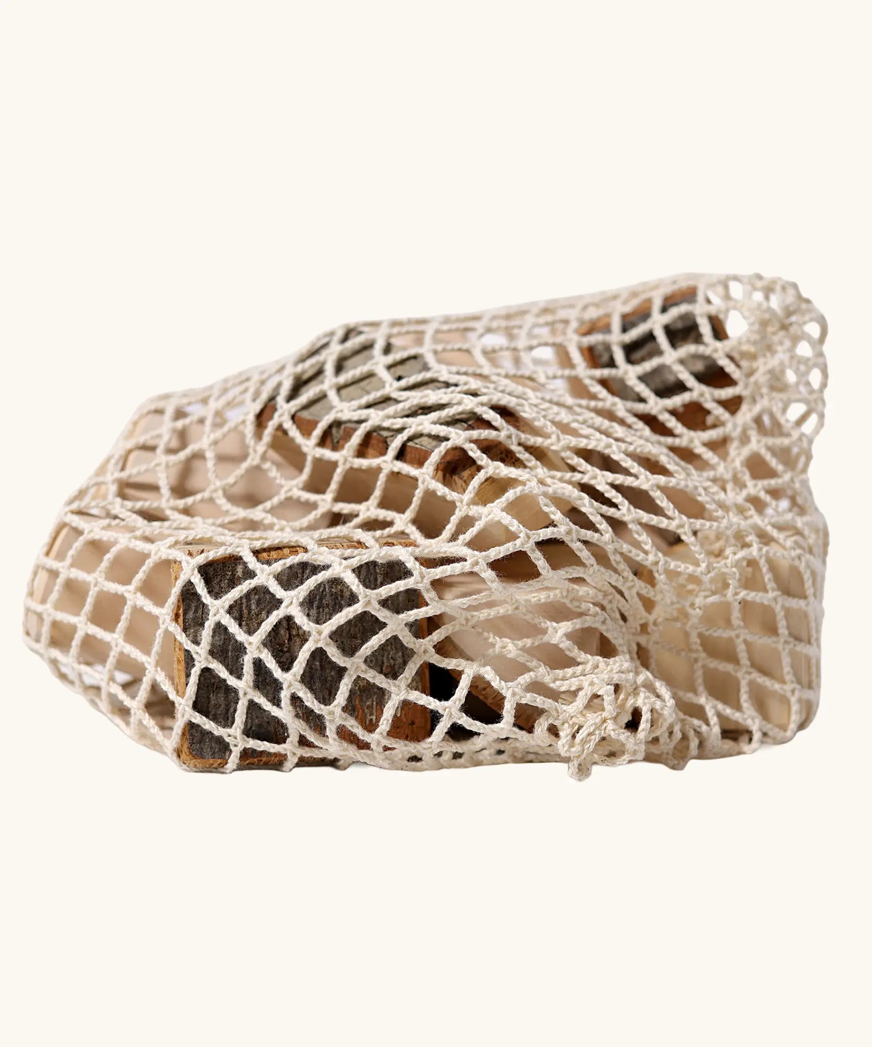 Grimm's 15 wooden blocks with natural bark in a net storage bag h.