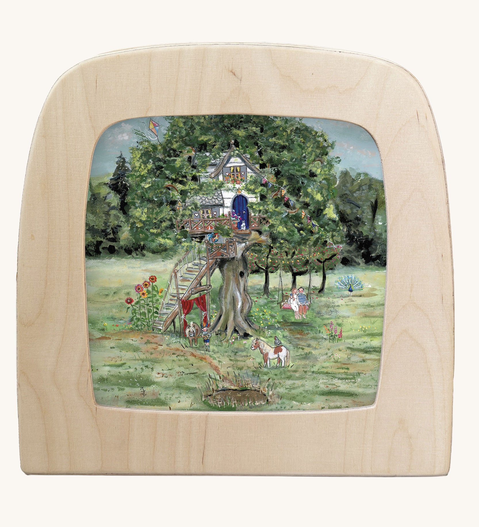 Toverlux sillhouette featuring Gwen van Knippenberg's treehouse artwork.