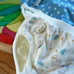 Imse Vimse Blue/Teddy Training Pants 2-Pack - Junior 16-20 kg. Two comfortable Cotton reusable training pants. The one on the left is blue with white scribbled sports