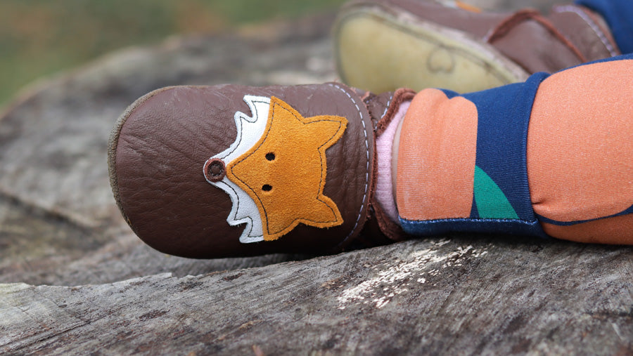 An Inch Blue barefoot leather baby shoe in brown with an embroidered fox.